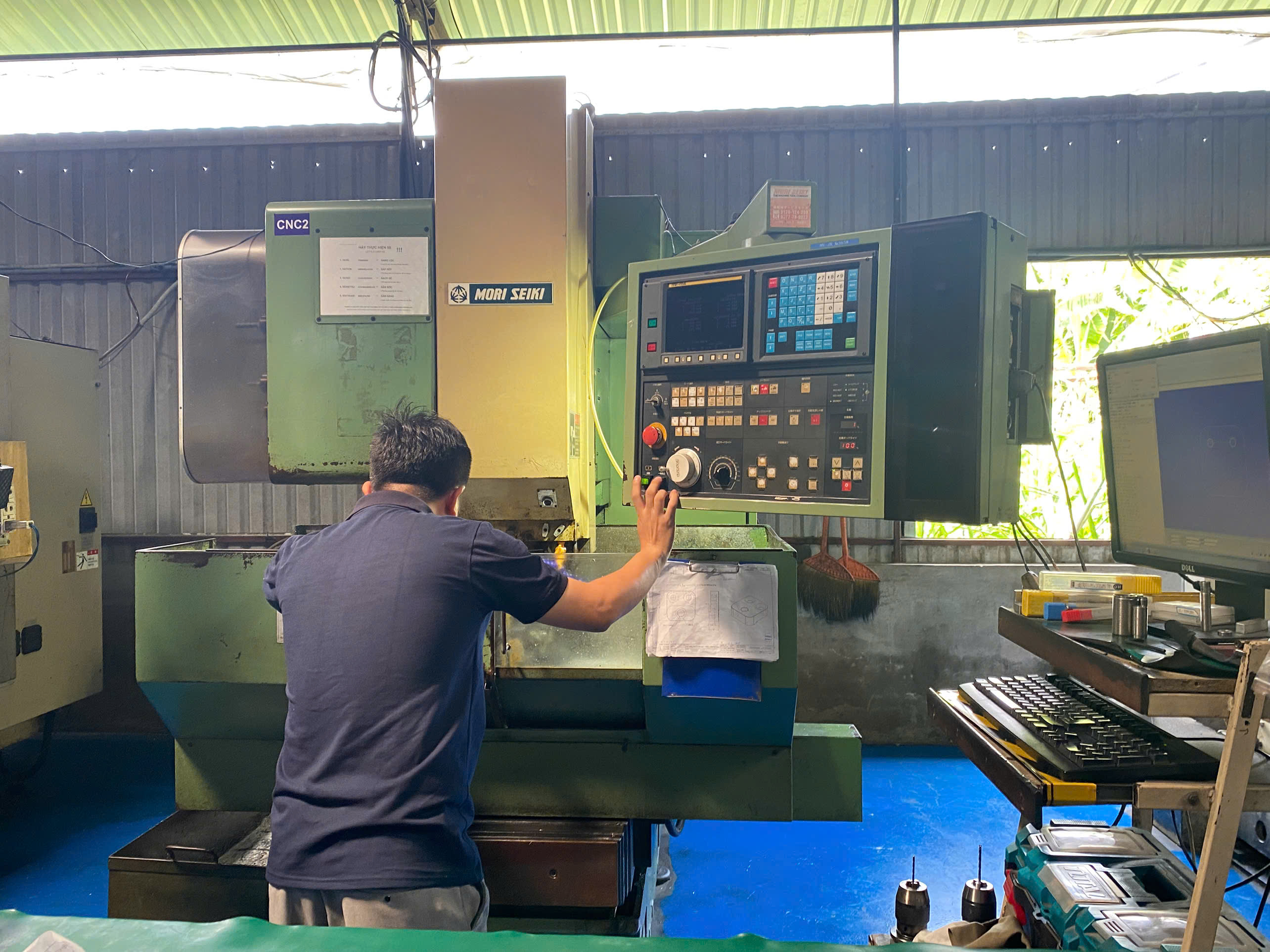 CNC milling machine 1.jpg
